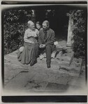Albert EngstrÃ¶m with his mother and a girl in Grisslehamn, where he had a studio, 1914.