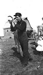 Man playing horseshoes