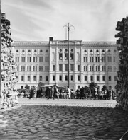 University of Technology, Hietalahdentori. Market outside the school building.