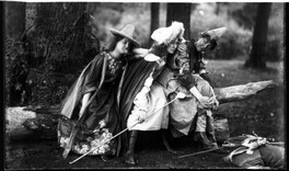 Theatrical performance at Western College on Tree Day 1902