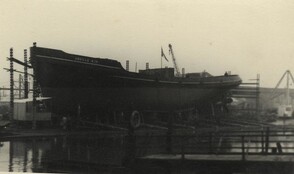 'Abeille' at Grovehill shipyard 1950s (archive ref DDX1525-1-3)