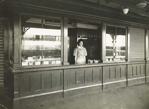 Cootamundra Railway Refreshment Room - kiosk on the platform